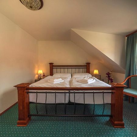 Zamecky Hotel Metternich Velka Hledsebe Dış mekan fotoğraf