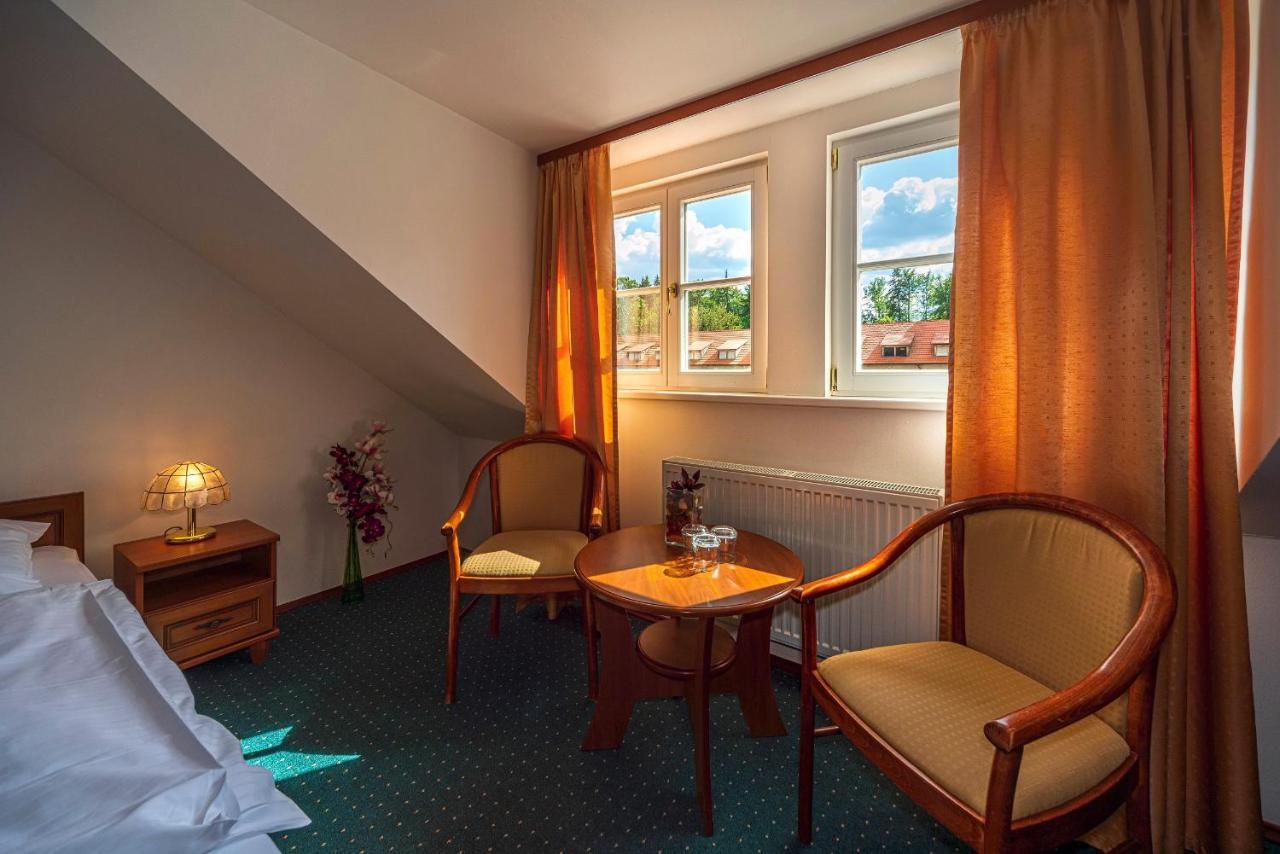 Zamecky Hotel Metternich Velka Hledsebe Dış mekan fotoğraf