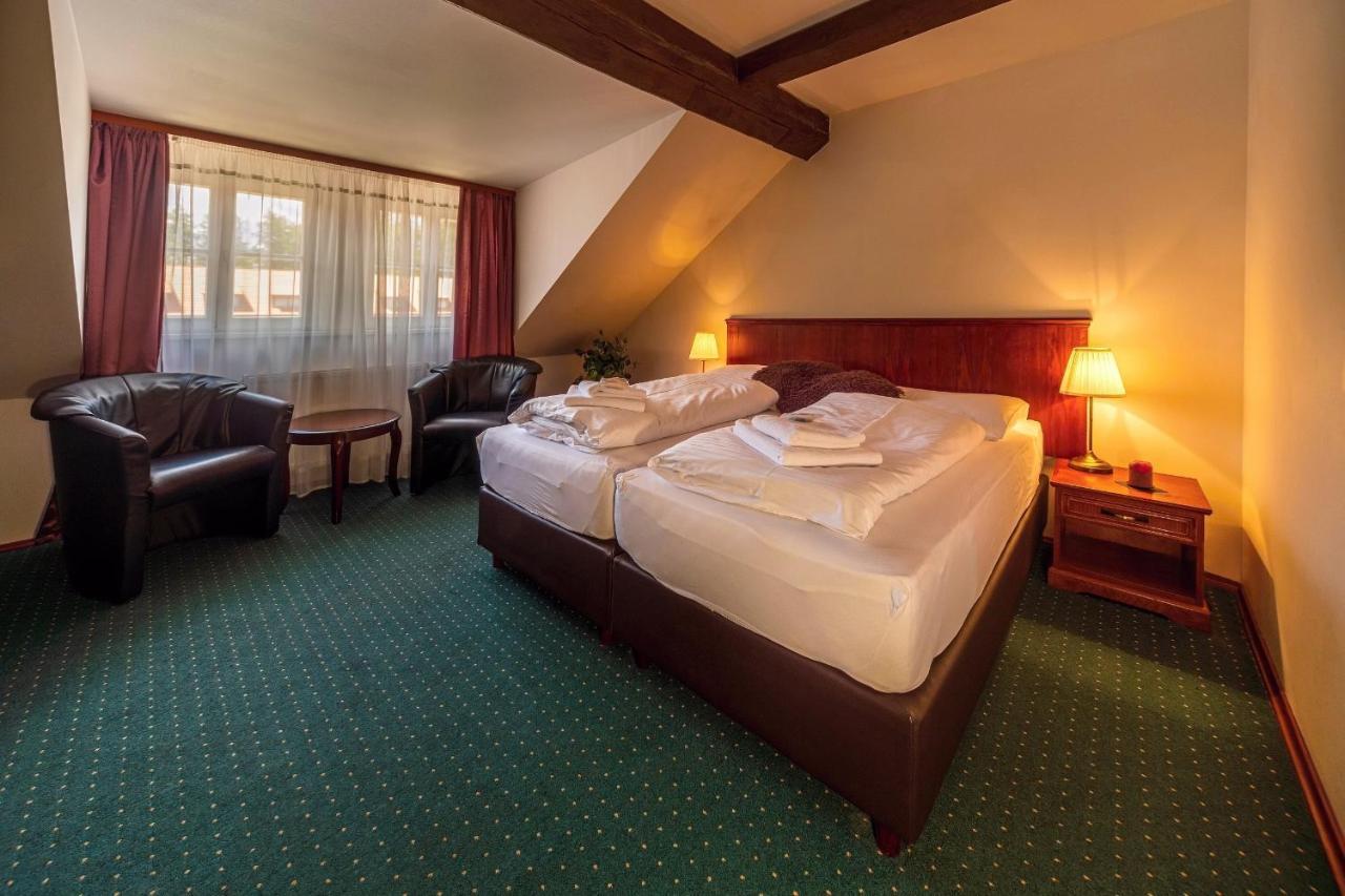 Zamecky Hotel Metternich Velka Hledsebe Dış mekan fotoğraf